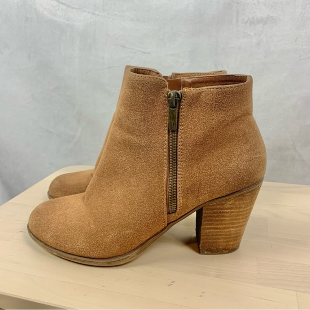 DENVER HAYES Suede‎ Ankle Zip Stacked Heel Boots Sz 7.5